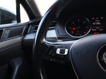 Volkswagen Passat B8 Variant 2.0 TDI BlueMotion SCR 150KM 2017 VW Passat 2.0 TDI, Salon Polska, Navi, Klima, zdjęcie 15