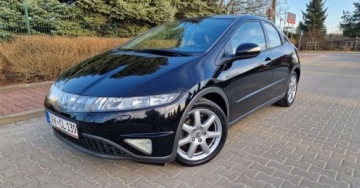 Honda Civic VIII Hatchback 3d 2.2 i-CTDi 140KM 2007 Honda Civic Honda Civic 2.2i-CTDi DPF Executive 2.2 Diesel 140KM