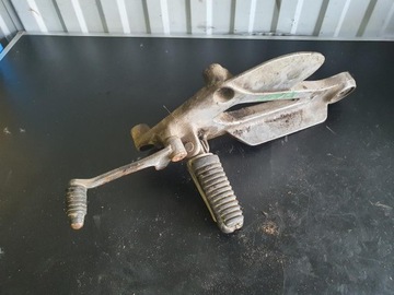 ПОДНОЖКА YAMAHA XJ 600 КРЕПЛЕНИЕ РЫЧАГА ПЕРЕДАЧ