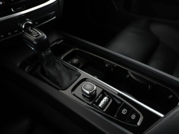 Volvo V60 II  Kombi 2.0 T5 250KM 2019 Volvo V60 Inscription T5 automat skóra navi, zdjęcie 27