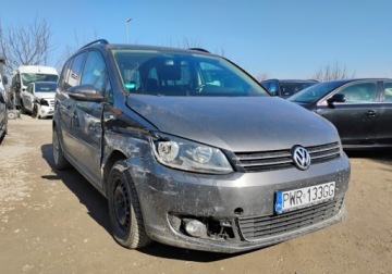 Volkswagen Touran II 1.6 TDI 105KM 2012 Volkswagen Touran 2012r, 1.6 TDI. Lekko przetarte boki. Jezdzi. 1.6 Diesel, zdjęcie 2