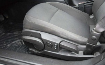 Opel Insignia I Sedan 1.6 Twinport ECOTEC 115KM 2010 Opel Insignia 1.6 BGas Klima 2 KPL Opon Stan bardzo dobry 1.6 115KM, zdjęcie 15