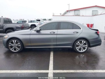 Mercedes Klasa C W205 2018 Mercedes-Benz Klasa C 300 2018 2.0l 2.0 Benzyna 241KM, zdjęcie 2