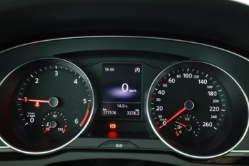 Volkswagen Passat B8 Variant Facelifting 2.0 TDI SCR 150KM 2022 VW Passat 2.0 TDI, Salon Polska, Serwis ASO, zdjęcie 7