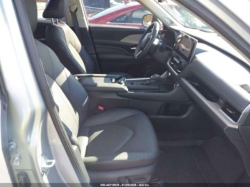 Toyota 2024 Toyota Grand Highlander Platinum 2024 2.4 Benzyna 265KM, zdjęcie 9