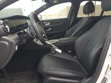 Mercedes Klasa E W213 2022 Mercedes-Benz Klasa E 350 2022 2.0l 2.0 Benzyna 255KM, zdjęcie 7