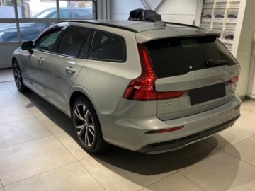 Volvo V60 II  2026 2.0 B4 Plus Dark (197 KM) Podgrzewana szyba przednia, zdjęcie 1