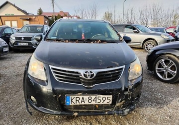 Toyota Avensis III Wagon 2.0 D-4D 126KM 2011 Toyota Avensis I rej 2012r, 2.0 Diesel. Lekko przetarty prawy bok. Jezdzi., zdjęcie 15