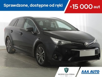 Toyota Avensis III Wagon Facelifting 2015 2.0 D-4D 143KM 2017 Toyota Avensis 2.0 D-4D, Salon Polska, Serwis ASO