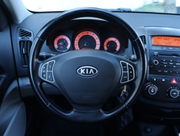 Kia Ceed I Hatchback 1.4 109KM 2009 Kia Ceed 1.4 CVVT, Klima, Tempomat, zdjęcie 17