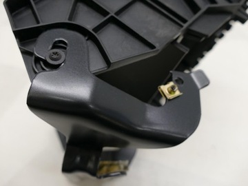 AUDI A4 B7 RAMKA RADIA KOSZ WNĘKA POD RADIO