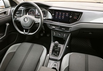 Volkswagen Polo VI Hatchback 5d 1.0 TSI 115KM 2019 Volkswagen Polo 115 Km 6 biegow, Highline, Czujniki parkowania, Bezwypadko, zdjęcie 15
