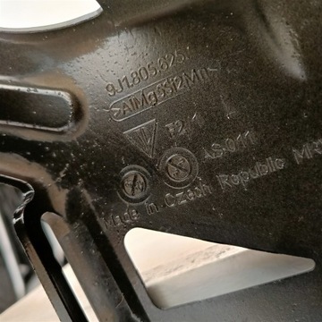 BLATNÍK LEVÝ PŘEDNÍ PORSCHE TAYCAN 9J1805625