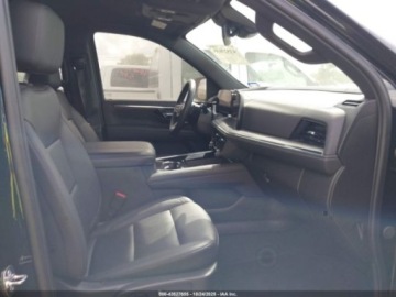 Chevrolet Suburban GMT900 2025 Chevrolet Suburban 2025r., 4x4, 5.3L 5.3 Benzyna 335KM, zdjęcie 8