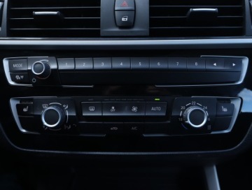 BMW Seria 1 F20-F21 Hatchback 5d Facelifting 2017 118i 136KM 2019 BMW 1 118i, Salon Polska, Klima, Klimatronic, zdjęcie 19