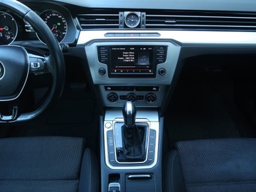 Volkswagen Passat B8 Variant 2.0 TDI 150KM 2015 VW Passat 2.0 TDI, Automat, Navi, Klima, zdjęcie 11