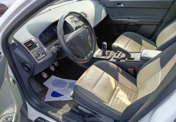 Volvo V50 2.4 D5 180KM 2010 Volvo V50 D5 R-Design Momentum 2.4 Diesel 180KM, zdjęcie 8