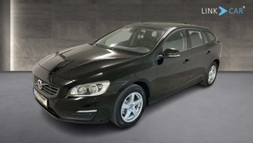 Volvo V60 I Kombi Facelifting 2.0 D2 DRIVE-E 120KM 2017 Volvo V60 F ra Vat 23 udokumentowany przebieg 2.0 Diesel 120KM