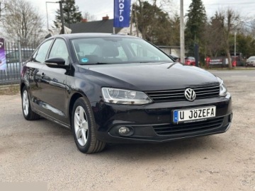 Volkswagen Jetta VI Sedan 1.2 TSI 105KM 2011 Volkswagen Jetta 1.2 TSI BlueMotion Technology Trendline 105KM 2011r, zdjęcie 5