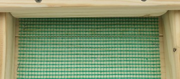 Деревянный домик для летучих мышей - обстрелян