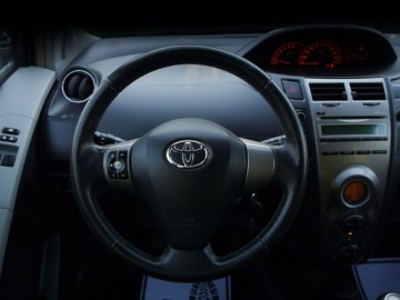 Toyota Yaris II Hatchback 5d 1.33 Dual VVT-i 101KM 2011 Toyota Yaris 1.3 Stan b.dobry Bez rdzy i korozji!!, zdjęcie 19