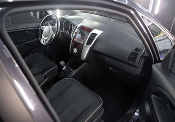 Kia Venga Mikrovan 1.6 DOHC CVVT 125KM 2014 Kia Venga 1.6 benzyna 125 KM 0 Kamera_Panorama-Grzane fotele 1.6 Benzyna, zdjęcie 5