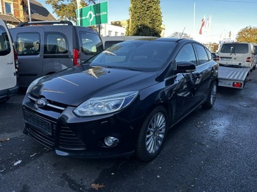 Ford Focus III Hatchback 5d 1.0 EcoBoost 125KM 2012 Ford Focus Bogate wyposażenie 2012, zdjęcie 1