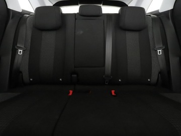 Peugeot 3008 II Crossover 1.5 BlueHDI 130KM 2019 Peugeot 3008 1.5 HDi Automat Business Klimatyzacja, zdjęcie 17