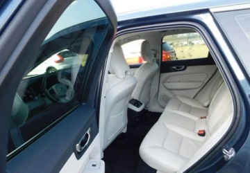 Volvo XC60 II Crossover D3 150KM 2020 Volvo XC 60 z Gwarancja Kamery 360 BLiS Skora Bezowa Panorama Dach 2.0, zdjęcie 23