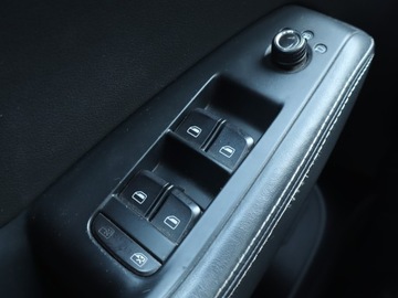 Audi Q5 I SUV 2.0 TDI 170KM 2010 Audi Q5 2.0 TDI, 167 KM, 4X4, Automat, Skóra, zdjęcie 14