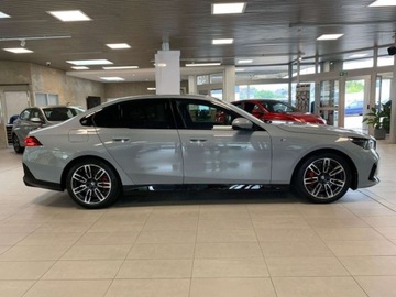 BMW Seria 5 G90-91 2025 BMW Seria 5 530e xDrive Sport Sedan 2.0 (299KM) 2025, zdjęcie 1