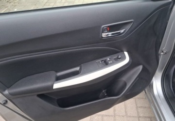 Suzuki Swift VI Hatchback Facelifting 1.2 DualJet SHVS 83KM 2021 Suzuki Swift 1.2 Dualjet SHVS Premium CVT 1.2 Benzyna 83KM, zdjęcie 14