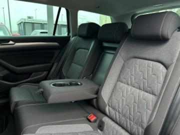 Volkswagen Passat B8 Variant Facelifting 2.0 TDI SCR 150KM 2023 Volkswagen Passat |Podgrzewana Kierownica| Masaż|, zdjęcie 21