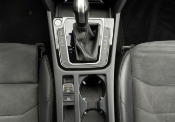 Volkswagen Arteon Fastback Facelifting 2.0 TSI 190KM 2022 Volkswagen Arteon R-Line 2.0TSI 190KM DSG Matrix ACC Kamera Kessy DCC 20 E, zdjęcie 17