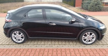 Honda Civic VIII Hatchback 3d 1.8 i-VTEC 140KM 2010 Honda Civic Honda Civic VIII 1.8 i 140KM 95tyskm przebiegu 1.8 Benzyna, zdjęcie 10