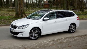Peugeot 308 II SW 1.2 PureTech 130KM 2015 308 .. Panorama .. Ledy .. Nawigacja .. Kamera .. 2 x PDC .. Klimatronik .