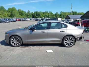 Volvo S60 III 2021 Volvo S60 Momentum 2021 2.0 Benzyna 250KM, zdjęcie 1