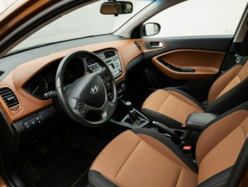 Hyundai i20 II Coupe 1.2 MPI 84KM 2016 Hyundai i20 1.2 84KM,Podgrzewane fotele i kierowni, zdjęcie 6