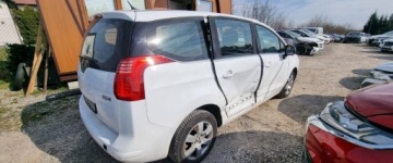 Peugeot 5008 I Minivan Facelifting 1.6 BlueHDi 120KM 2016 Peugeot 5008 2016r, 1.6HDI. AUTOMAT. 7 osob. Lekko uszkodzony prawy bok. J, zdjęcie 2