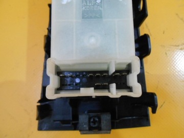 NISSAN MAXIMA A35 2009- PŘEPÍNAČ PANEL OKNO PRAVÝ PŘEDNÍ