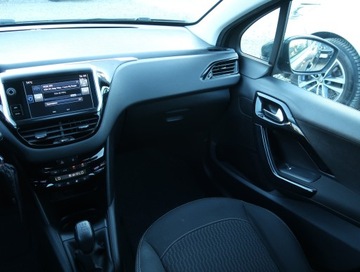 Peugeot 208 I Hatchback 5d Facelifting 1.2 PureTech 82KM 2016 Peugeot 208 1.2 PureTech, Salon Polska, zdjęcie 7