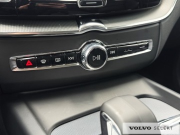 Volvo XC60 II 2025 Volvo XC 60 B5 B AWD Plus Dark | Serwis ASO | Harm, zdjęcie 19