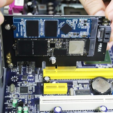 Адаптер «2 в 1» с M.2 на PCIe 4.0 X4 для одного твердотельного накопителя M.2 NVMe и одного твердотельного накопителя M.2 SATA