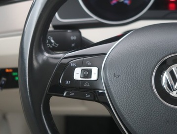 Volkswagen Passat B8 Variant 1.4 TSI BlueMotion Technology ACT 150KM 2016 VW Passat 1.4 TSI, Salon Polska, Serwis ASO, zdjęcie 15