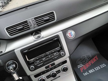 Volkswagen Passat B7 Variant 2.0 TDI CR DPF BlueMotion 140KM 2014 Volkswagen Passat Grzane fotele Klimatronik 2xPDC Alu Tempomat Hak 2.0, zdjęcie 18
