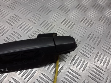 KLIKA LEVÝ ZADNÍ VNĚJŠÍ AVENSIS T25 1F6