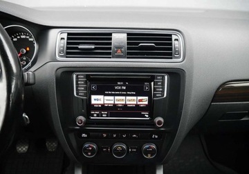 Volkswagen Jetta VI Sedan Facelifting 2.0 TDI 110KM 2017 Volkswagen Jetta 2.0 TDI 110HP Klimatronic Salon Pl. II.wlasciciel GWARANC, zdjęcie 14