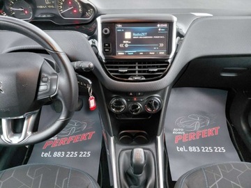 Peugeot 2008 I SUV Facelifting 1.2 PureTech 82KM 2018 Peugeot 2008 Tablet Kamera Klimatyzacja Sensor PDC 1.2 Benzyna 82KM, zdjęcie 19