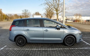 Peugeot 5008 I Minivan 1.6 THP 156KM 2009 Peugeot 5008 7-osobowy Bezwypadkowy Panorama 1.6 Benzyna 156KM, zdjęcie 4