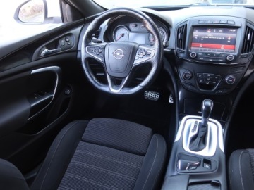 Opel Insignia I Sports Tourer Facelifting 2.0 CDTI BiTurbo ECOTEC 195KM 2015 Opel Insignia 2.0 BiTurbo CDTI, 191 KM, Automat, zdjęcie 6